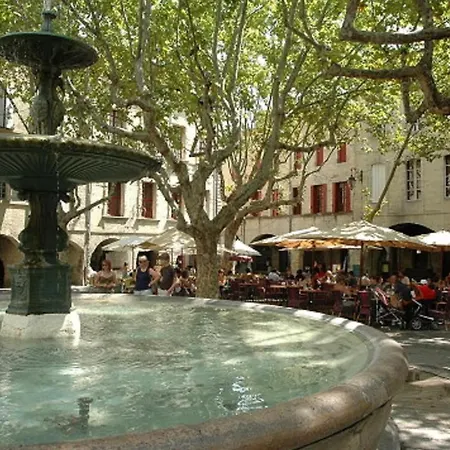 Chez Louis De Uzes Apartment Exterior photo